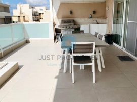 QAWRA - Highly finished Penthouse situated close to promenade - For Sale